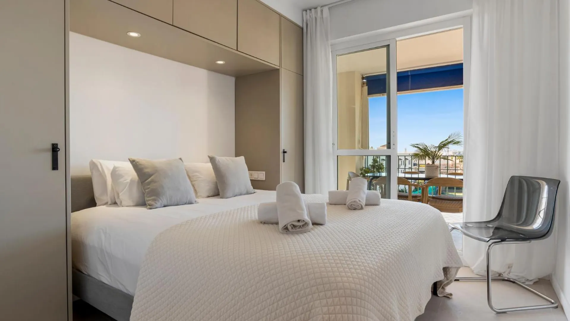 Sunny Getaway With Pool In Marbella - Ref M54 Apartment Spain